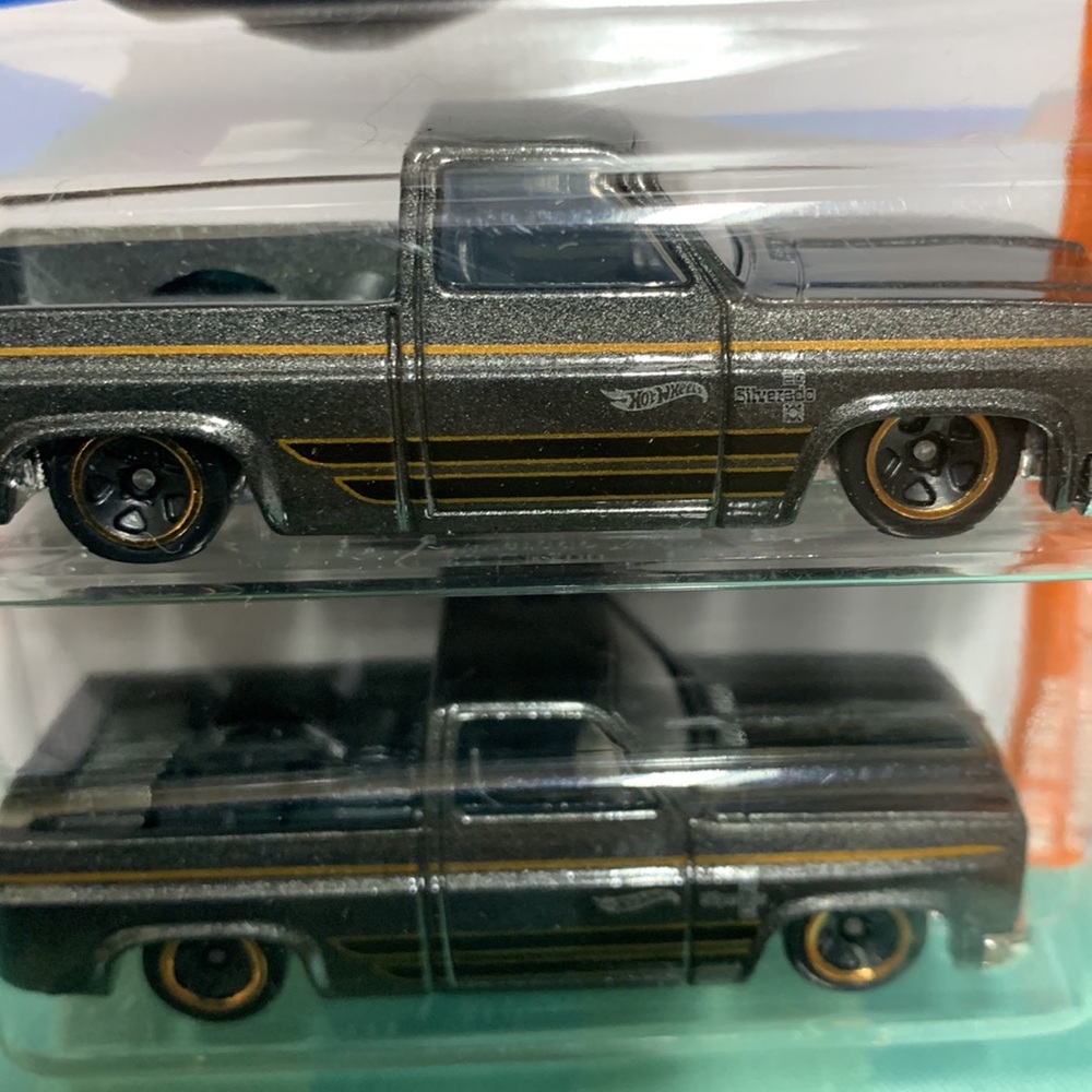 🔥🔥 '83 Chevy Silverado Die-Cast Model Hot Wheels